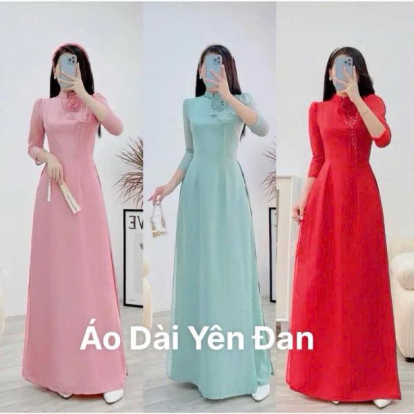 Áo dài 4 tà truyền thống chất liệu tơ óng đính kết cây hoa.