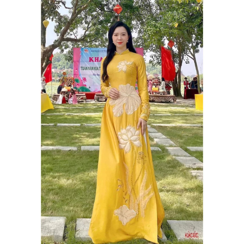 ÁO DÀI CHO MẸ VÀ CHỊ EM MẶC DỰ SỰ KIỆN MÀU VÀNG BÔNG SEN - ÁO DÀI MARIA